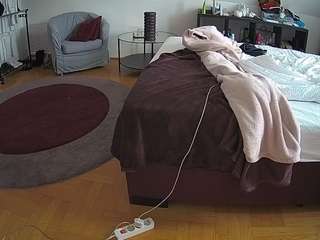 voyeurcam-julmodels-whitebed-6
