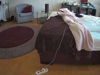 voyeurcam-julmodels-whitebed-6 webcam