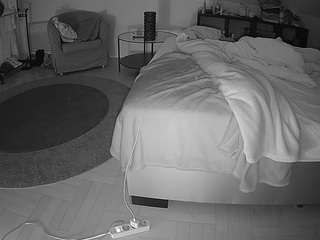 voyeurcam-julmodels-whitebed-6