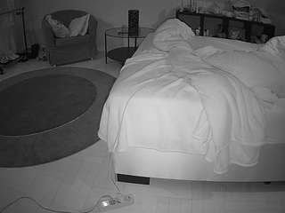 voyeurcam-julmodels-whitebed-6