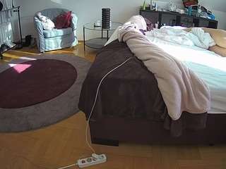 voyeurcam-julmodels-whitebed-6