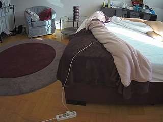 voyeurcam-julmodels-whitebed-6