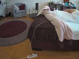 voyeurcam-julmodels-whitebed-6