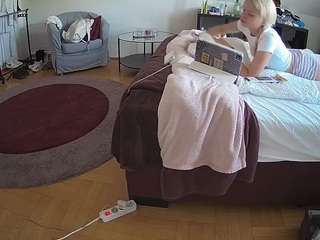 voyeurcam-julmodels-whitebed-6