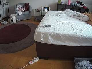 voyeurcam-julmodels-whitebed-6