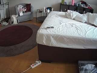 voyeurcam-julmodels-whitebed-6