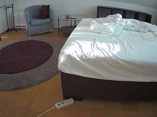 voyeurcam-julmodels-whitebed-6
