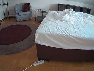 voyeurcam-julmodels-whitebed-6