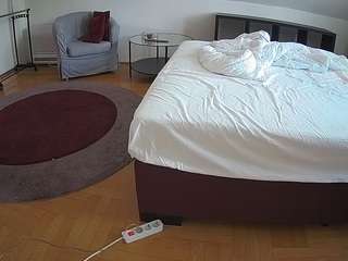 voyeurcam-julmodels-whitebed-6