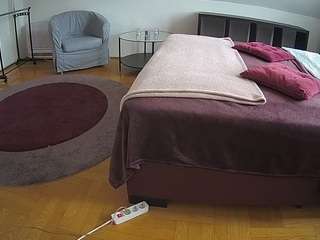 voyeurcam-julmodels-whitebed-6