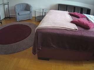 voyeurcam-julmodels-whitebed-6