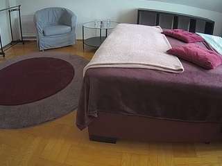 voyeurcam-julmodels-whitebed-6