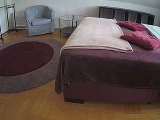 voyeurcam-julmodels-whitebed-6