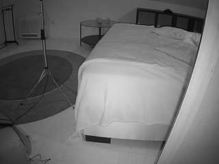 voyeurcam-julmodels-whitebed-6