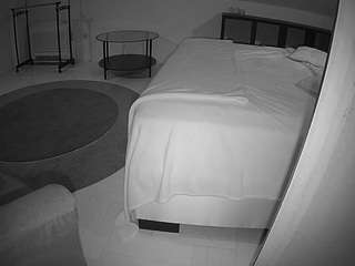 voyeurcam-julmodels-whitebed-6