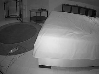 voyeurcam-julmodels-whitebed-6
