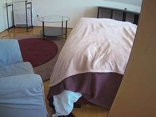 voyeurcam-julmodels-whitebed-6