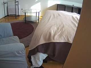voyeurcam-julmodels-whitebed-6