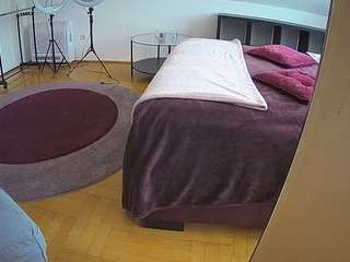 voyeurcam-julmodels-whitebed-6
