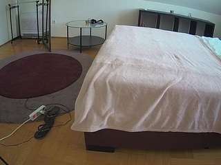 voyeurcam-julmodels-whitebed-6