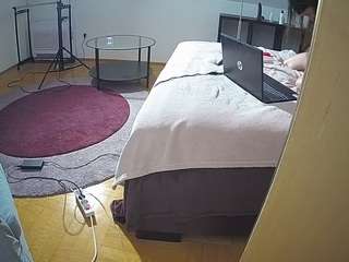 voyeurcam-julmodels-whitebed-6
