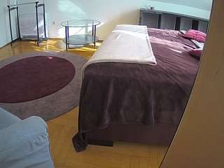 voyeurcam-julmodels-whitebed-6