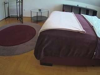 voyeurcam-julmodels-whitebed-6
