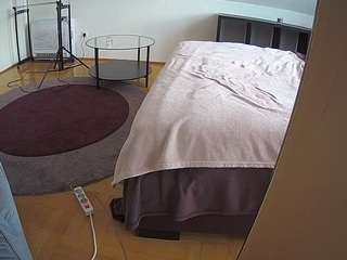voyeurcam-julmodels-whitebed-6