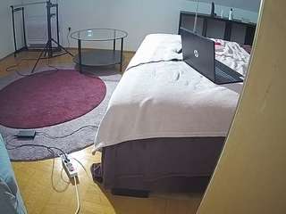 voyeurcam-julmodels-whitebed-6