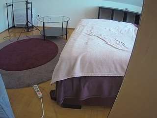 voyeurcam-julmodels-whitebed-6