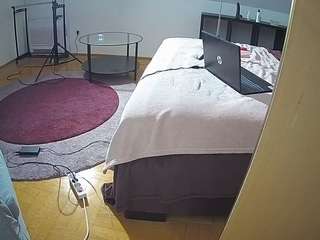 voyeurcam-julmodels-whitebed-6