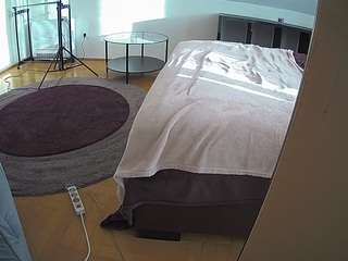 voyeurcam-julmodels-whitebed-6