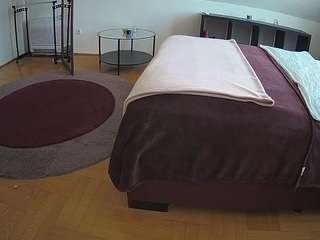 voyeurcam-julmodels-whitebed-6