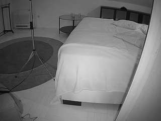 voyeurcam-julmodels-whitebed-6