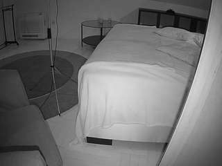 voyeurcam-julmodels-whitebed-6