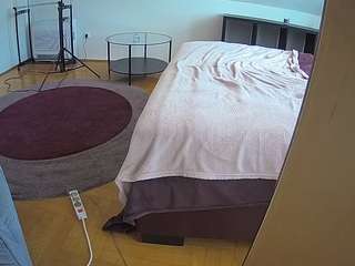 voyeurcam-julmodels-whitebed-6