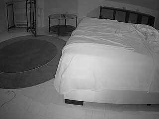 voyeurcam-julmodels-whitebed-6