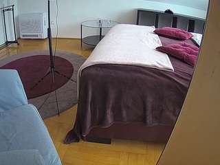 voyeurcam-julmodels-whitebed-6