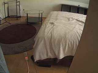 voyeurcam-julmodels-whitebed-6