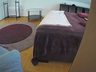voyeurcam-julmodels-whitebed-6