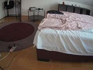 voyeurcam-julmodels-whitebed-6