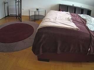 voyeurcam-julmodels-whitebed-6