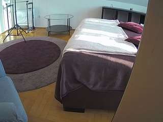 voyeurcam-julmodels-whitebed-6