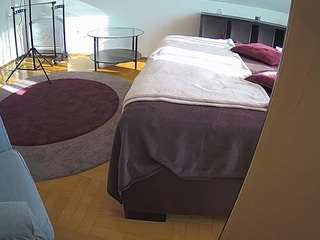voyeurcam-julmodels-whitebed-6