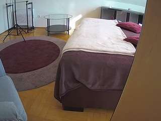 voyeurcam-julmodels-whitebed-6