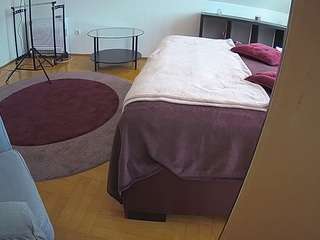 voyeurcam-julmodels-whitebed-6
