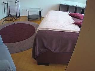 voyeurcam-julmodels-whitebed-6