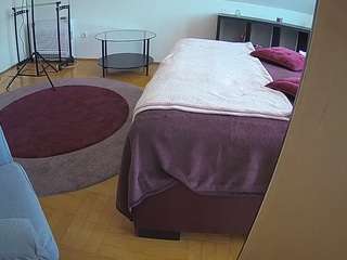 voyeurcam-julmodels-whitebed-6