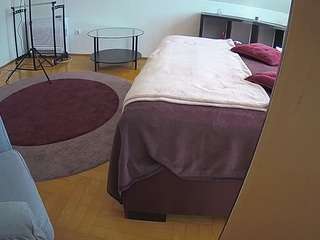 voyeurcam-julmodels-whitebed-6