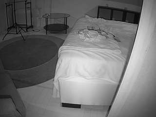 voyeurcam-julmodels-whitebed-6